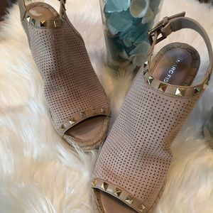 🎉HOST PICK🎉- Blush Color Studded Wedges NWOT